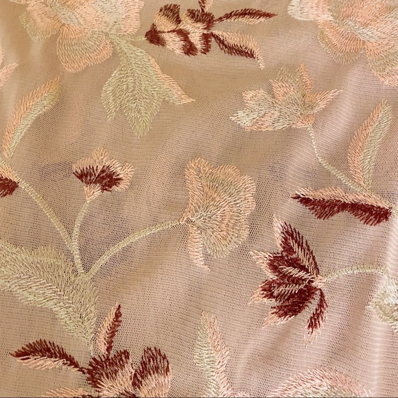 EXPRESS Sheer Floral Bodysuit in Small - Picture 7 of 7